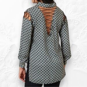 Gilded Intent Criss-Cross Geometric Cold Shoulder Long Sleeve Button Down Sz XS